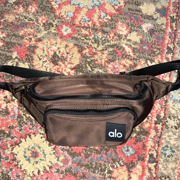 ALO Yoga Handbags - Final price ✨ Alo explorer fanny pack PPP